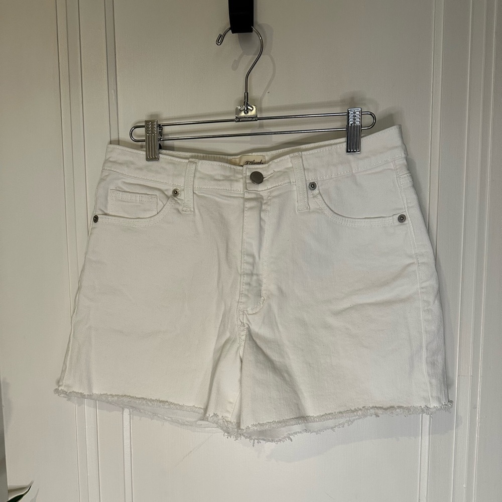 Universal Threads Hi-Rise midi white shorts size 8 size 29